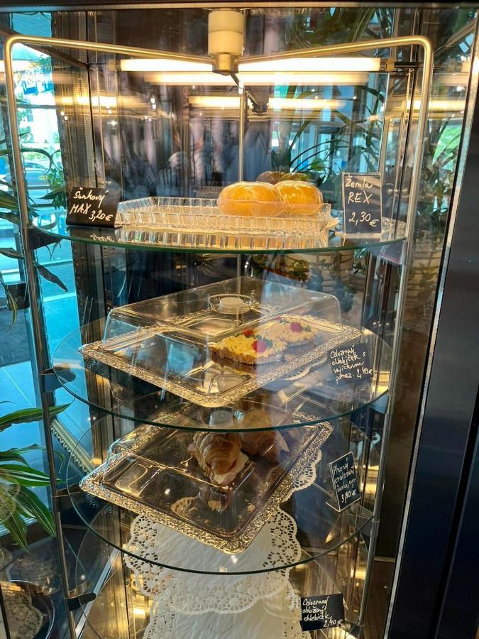 De Luxe 4 Plaza Apartament *